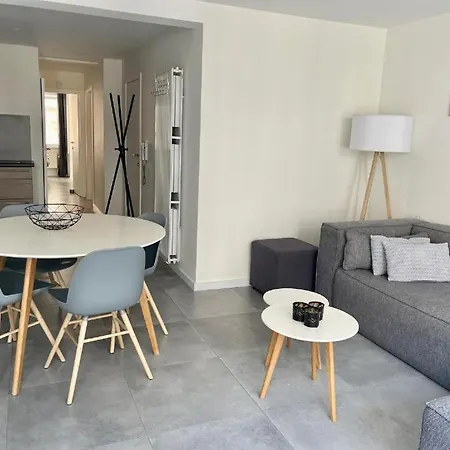 Luxury With Free Parking Apartament *